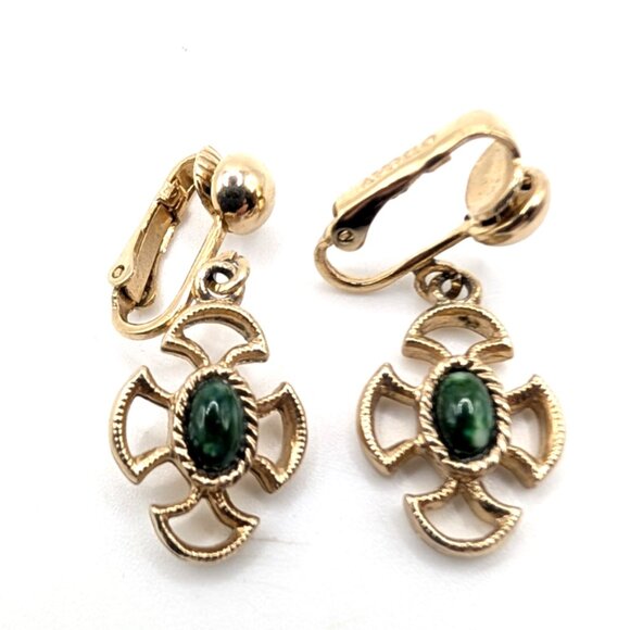 Vtg Avon Celtic Cross Gold Tone Green Stone Pendant and Clip-On Earrings Set VGC - Picture 6 of 9
